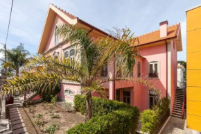 House sea view in Moledo with balcony and Internet.